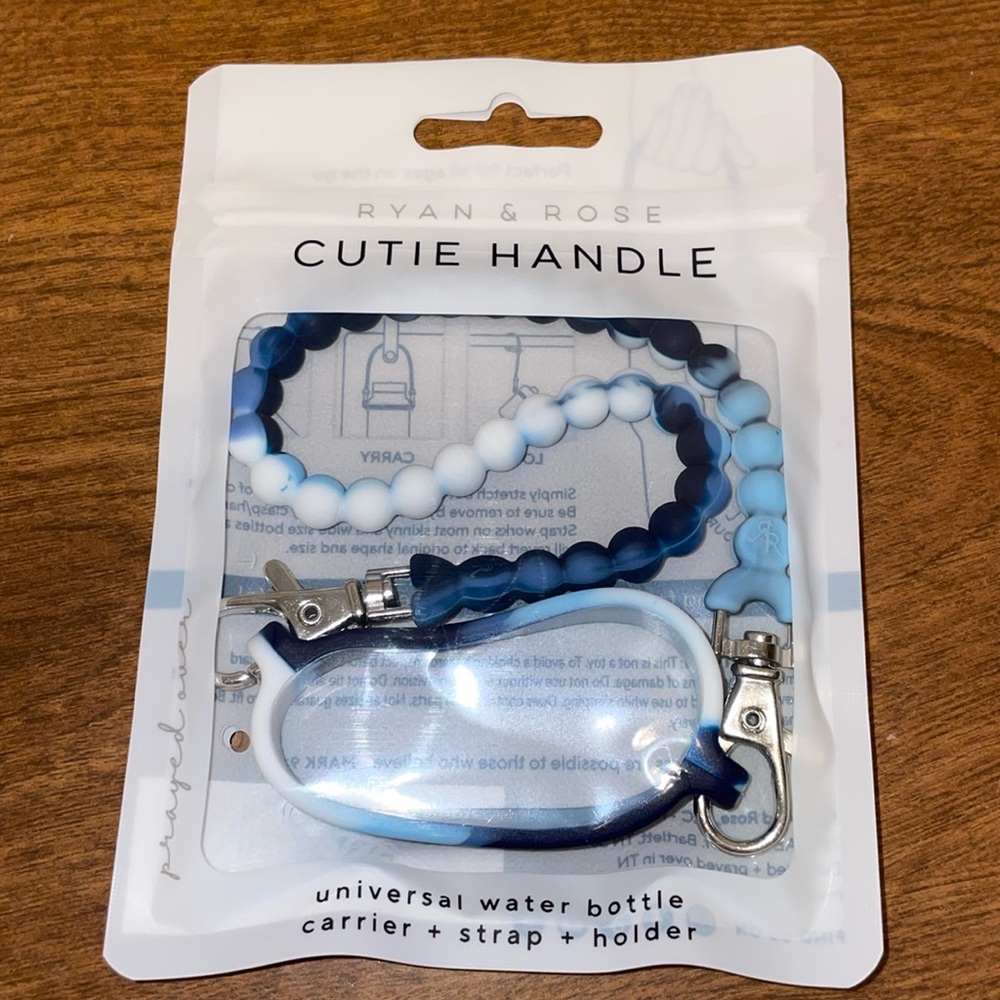 Ryan & Rose Cutie Handle. Color: Breaker